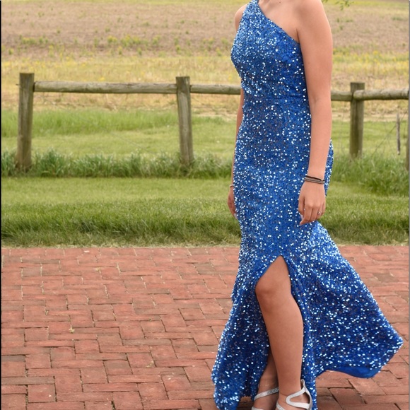 Prom Dress!!🤍 - Picture 1 of 2